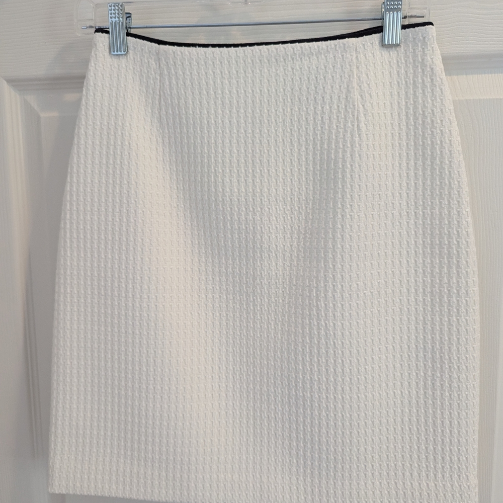 Elegant White Textured Skirt